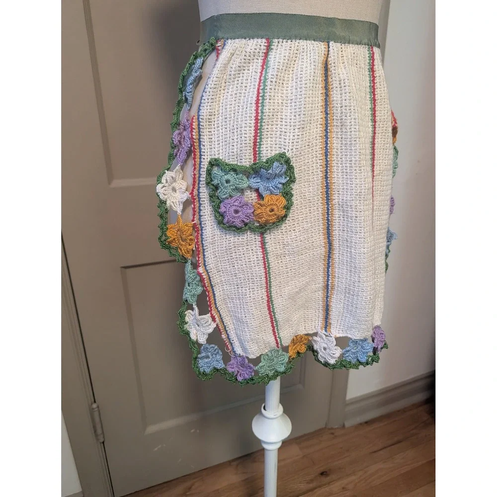 VTG 50s 60s Crochet Flower Half Apron Rainbow Stripe Pocket Cottagecore Kitsch